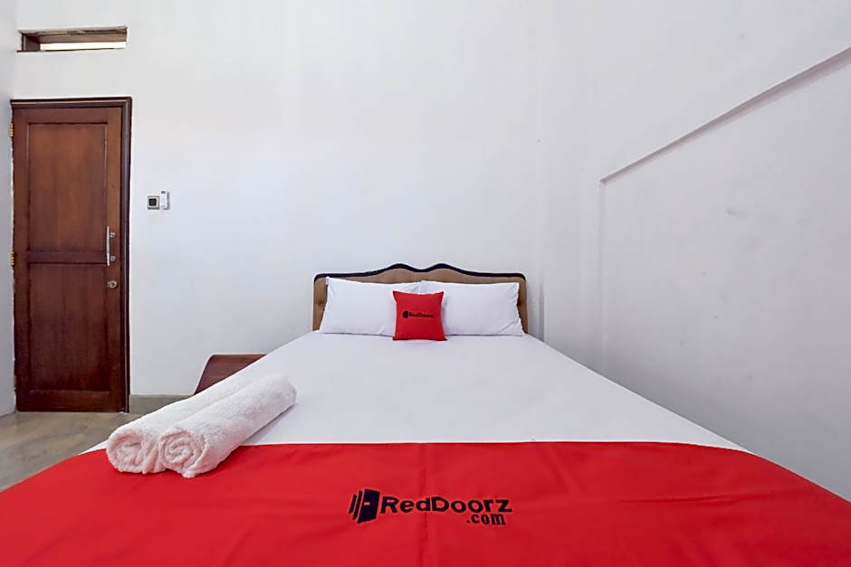 RedDoorz Syariah near Dago Pakar 2