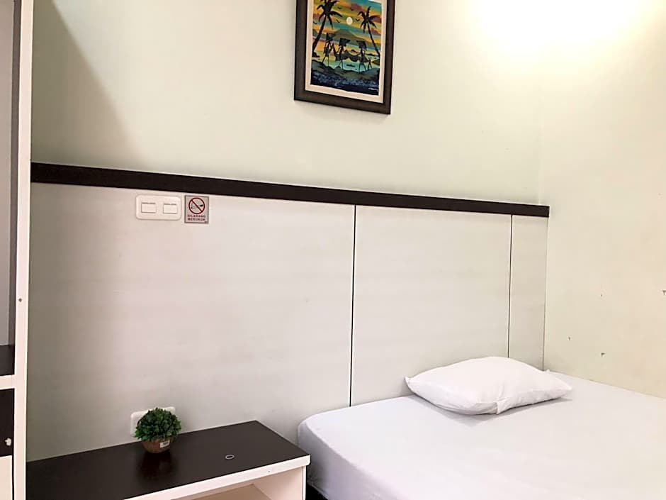 RedDooz Plus At Ininnawa Homestay Syariah Palu