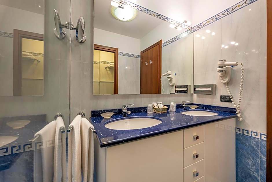 Hotel Bellevue Et Mediterranée