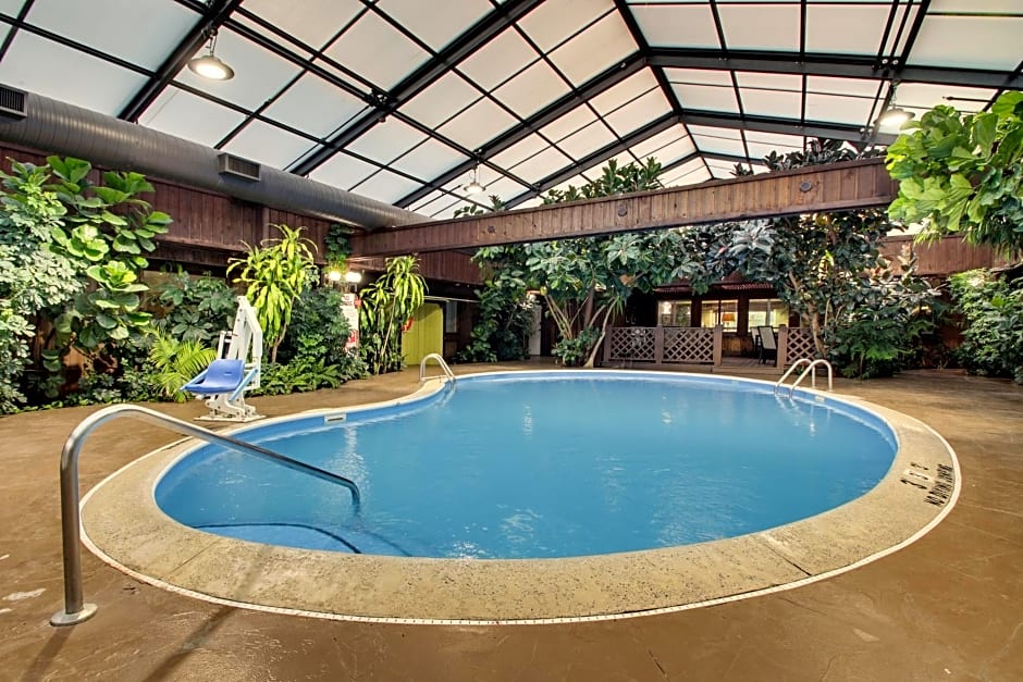 Greenfield Inn & Suites Elizabethtown, KY I65 Exit 94