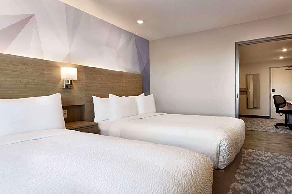 Days Inn by Wyndham Calgary North Balzac