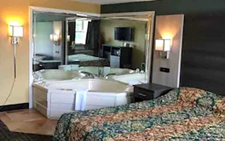 Red Carpet Inn Orchard Park