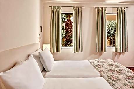 Family Apartment with Garden View