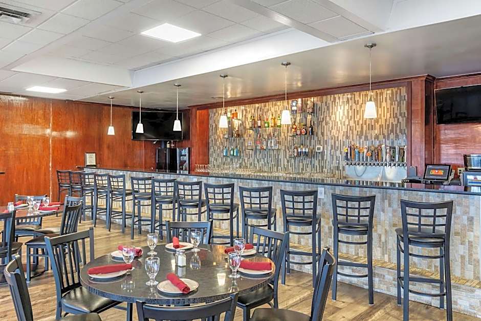 Best Western Plus Lake Front Hotel