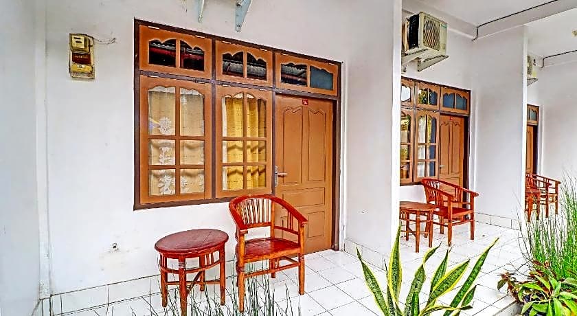 SUPER OYO 1356 Gusti Residence