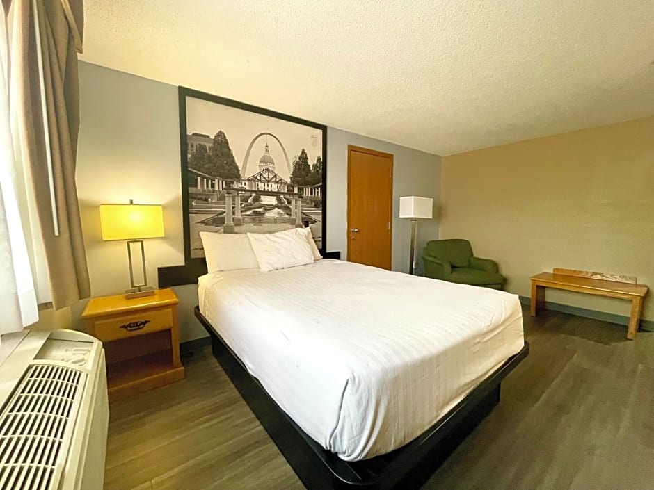 Super 8 by Wyndham St. Clair MO