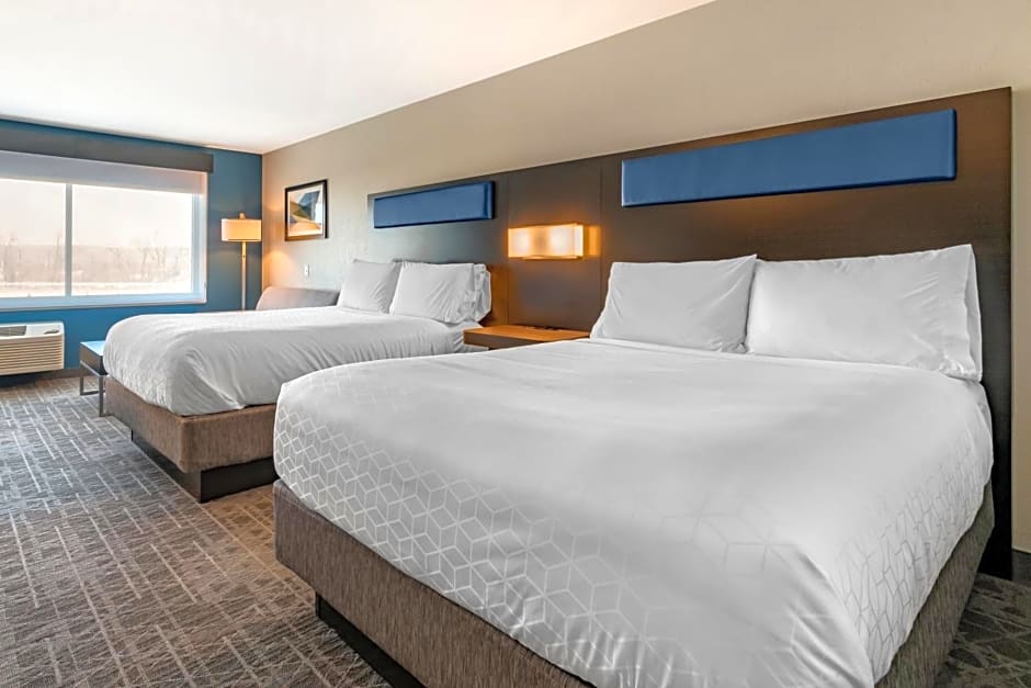 Holiday Inn Express and Suites Carlisle Southwest I-81 By IHG