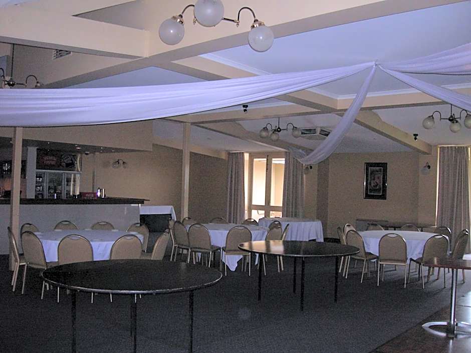 Overlander Hotel Motel