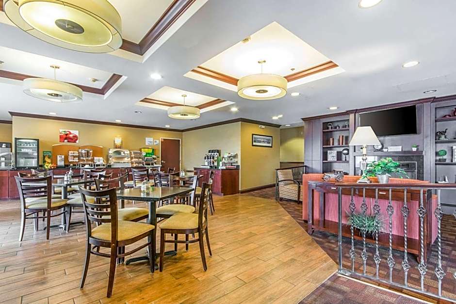 Quality Inn & Suites Lawrenceburg