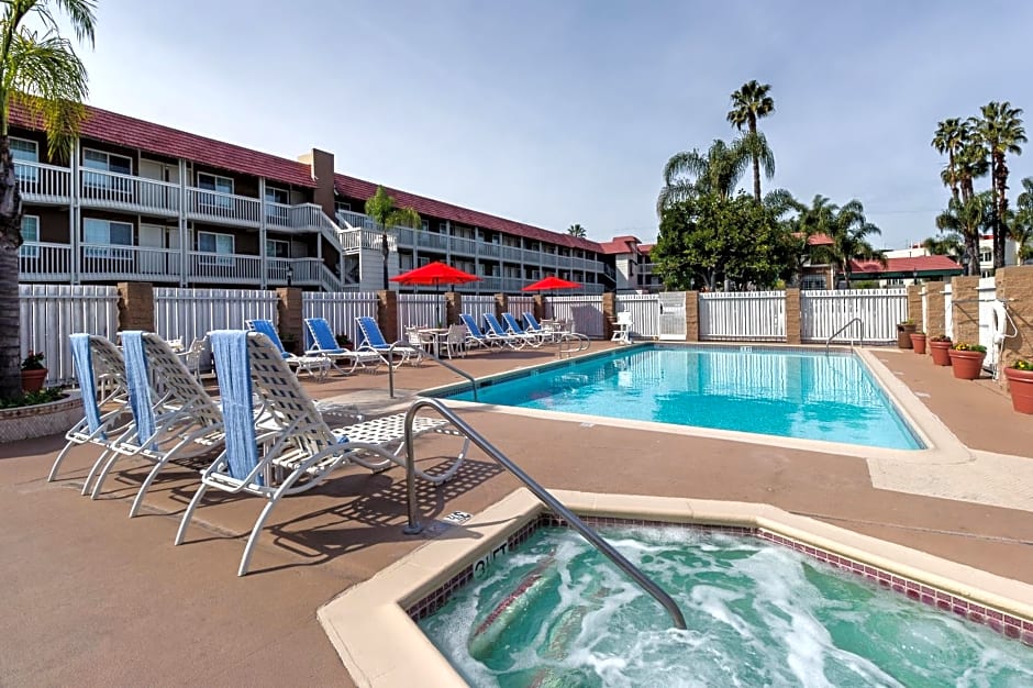 Ramada by Wyndham Costa Mesa/Newport Beach