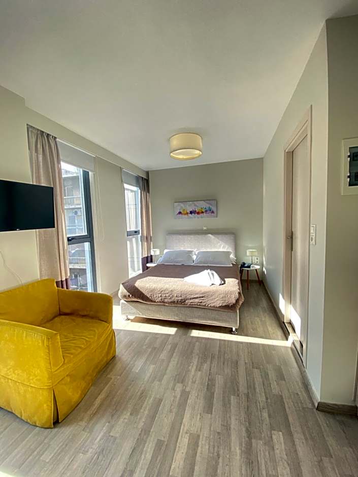 Tins Hotel City - Athens