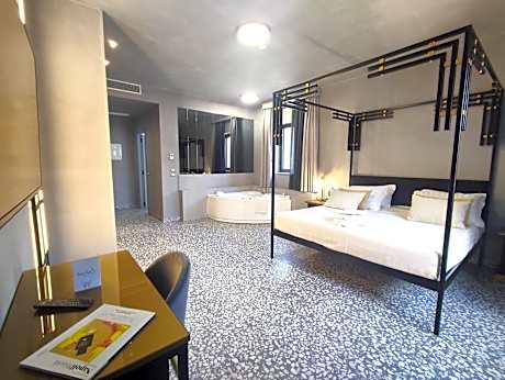 Deluxe Double Room with Bath