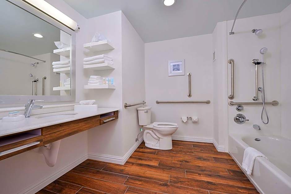 Hampton Inn By Hilton Emporia, KS