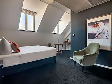 Large Room - Accessible