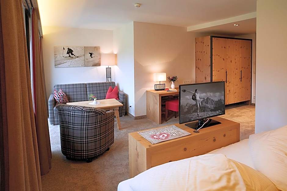 Almhotel Told