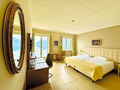 Deluxe Twin Room with Lake View