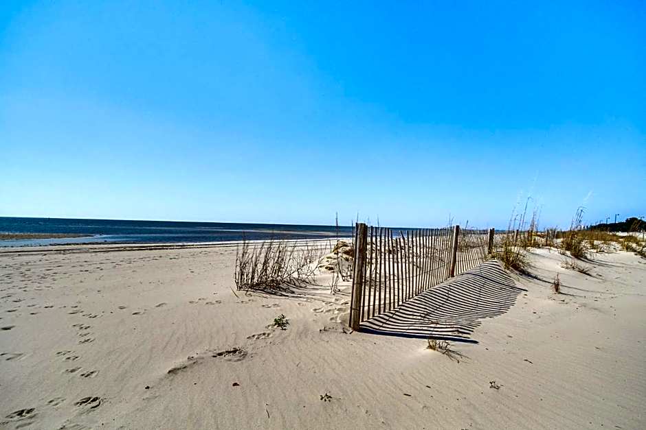 Charming Condo on the Beach/Legacy T2-1102