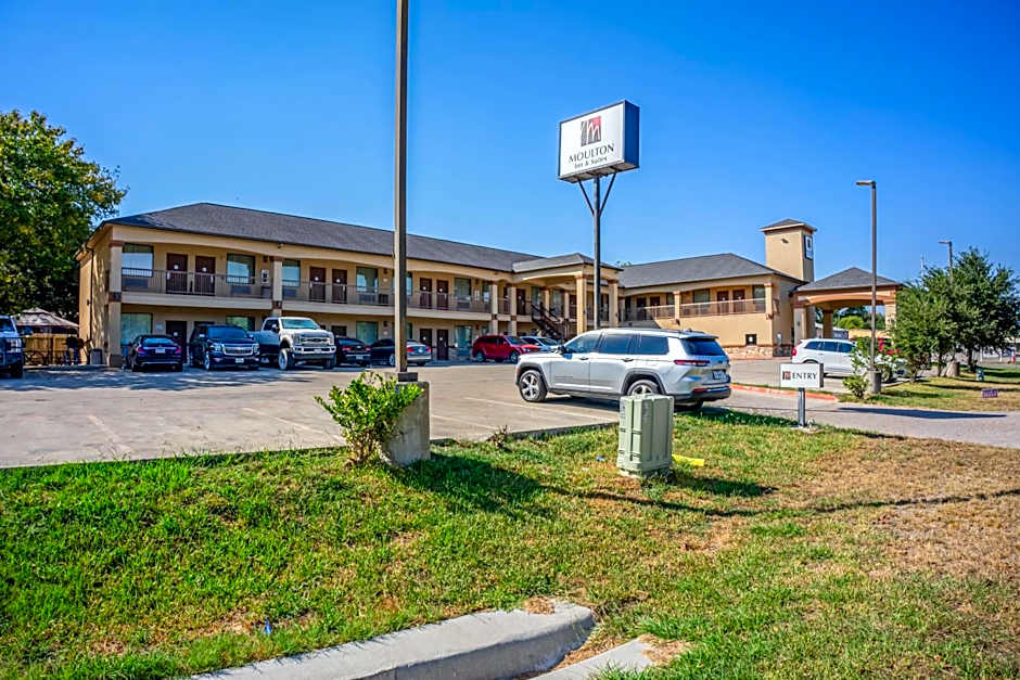 Moulton Inn & Suites By OYO