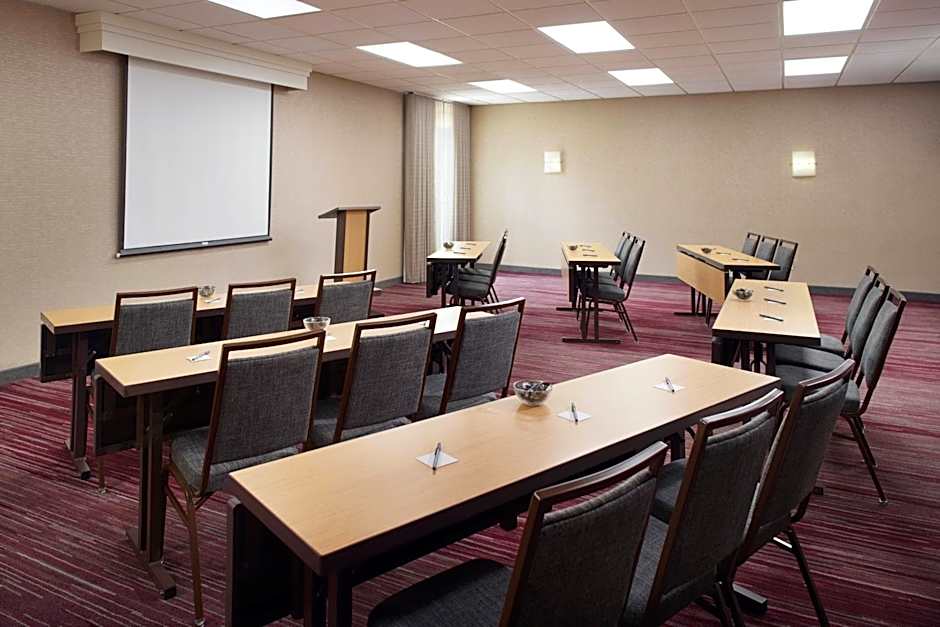 Courtyard by Marriott Fayetteville