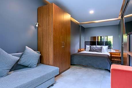 Queen Suite with Spa Bath