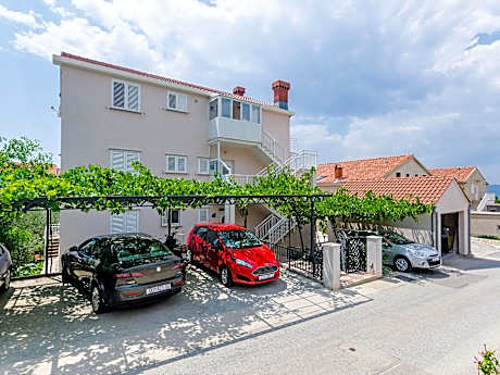 Comfortable apartment with amazing seaview and private balcony,free parking,WIFI