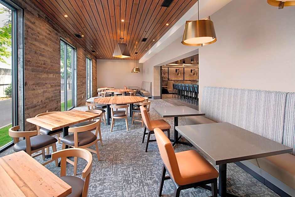 Delta Hotels by Marriott Seattle Everett