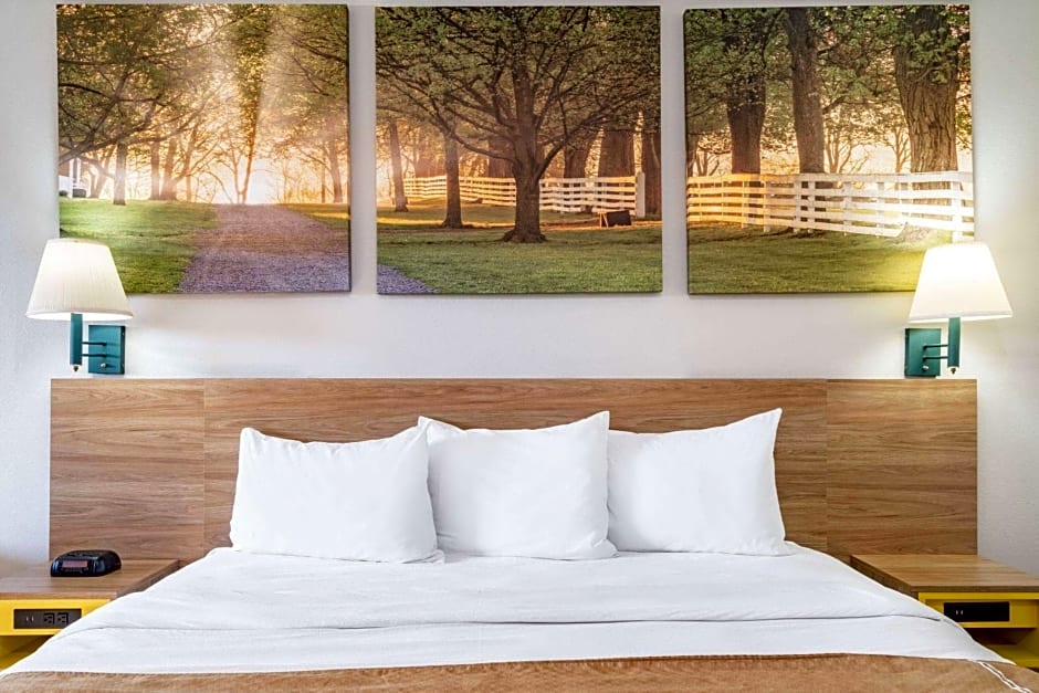 Days Inn by Wyndham Macon I-475