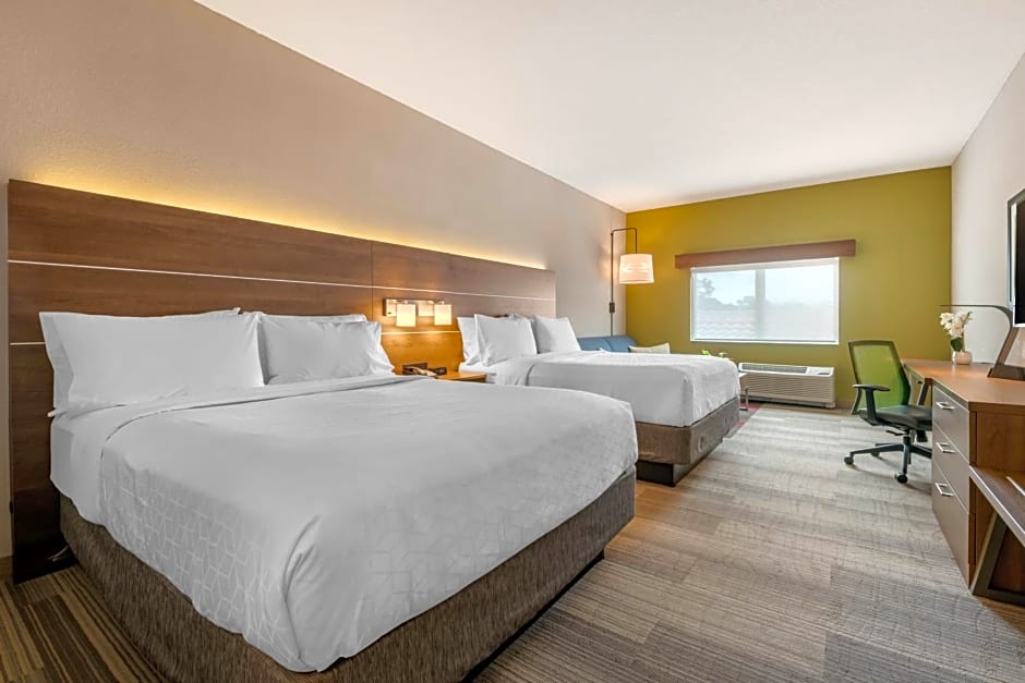 Holiday Inn Express & Suites St. Petersburg - Madeira Beach