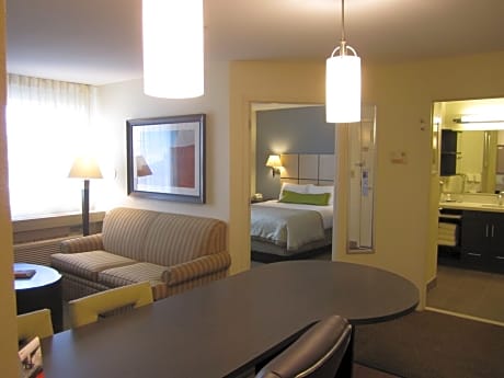 One Bedroom Suite - Queen