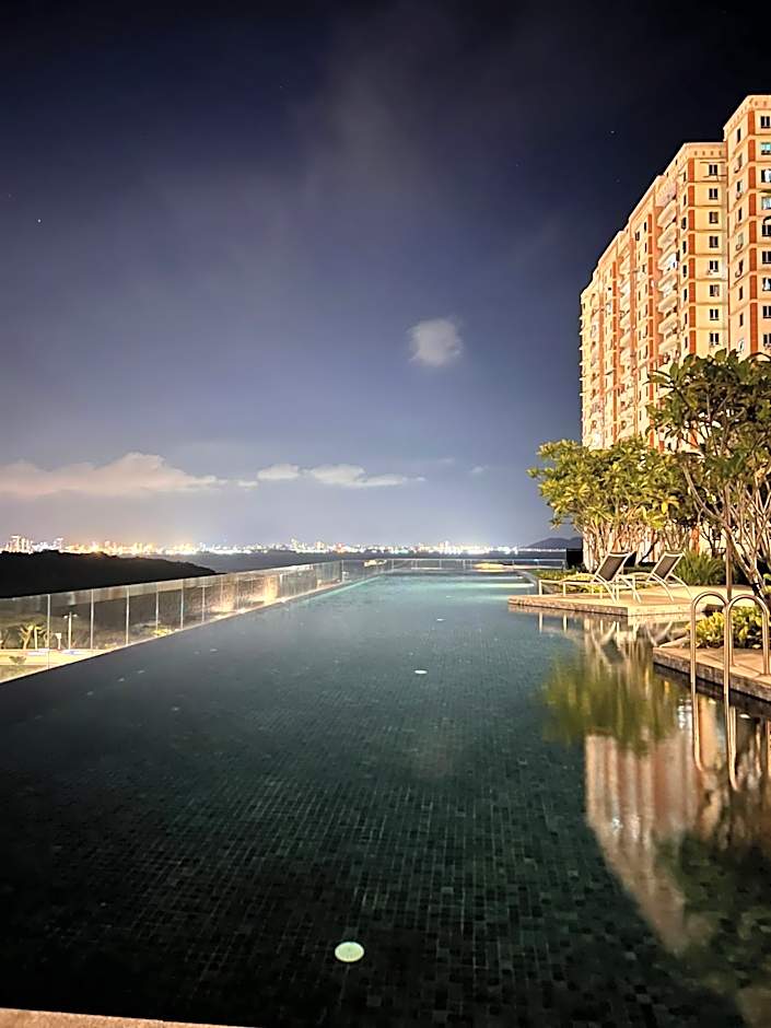 Georgetown Urban Family & Baby-Friendly Home with Skypool Seaview
