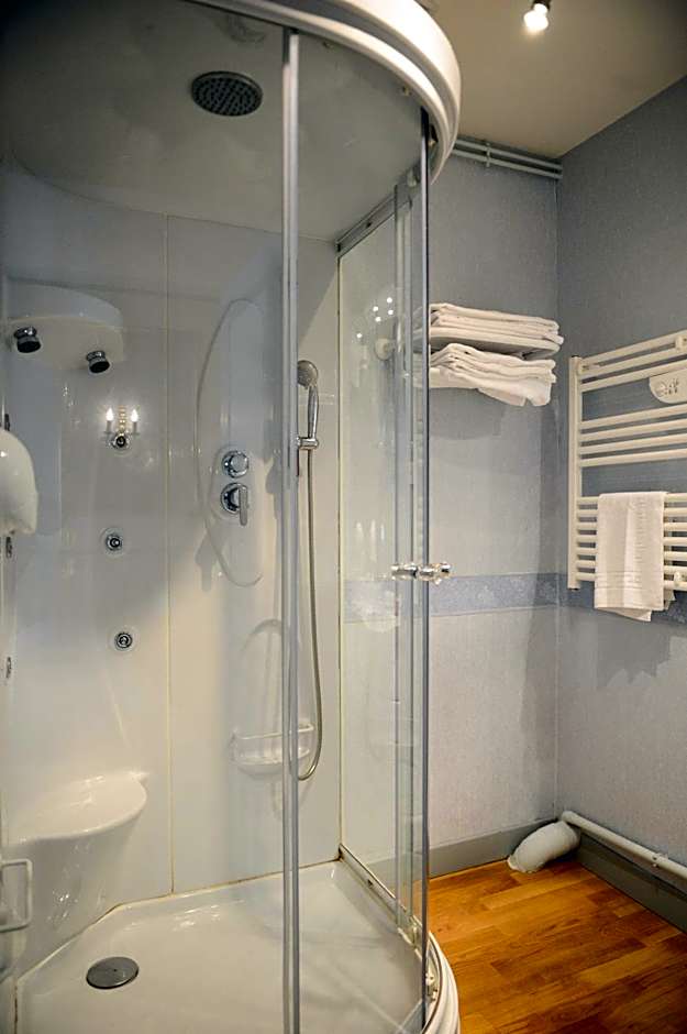 Brit Hotel Du Dauphin L'Aigle