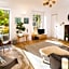 Idyllic Clifton Hideaway - Stunning Garden Flat