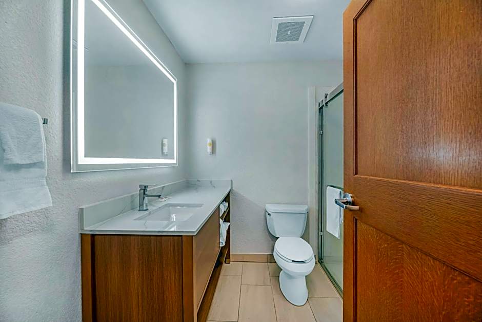 Comfort Inn & Suites Sheboygan I-43