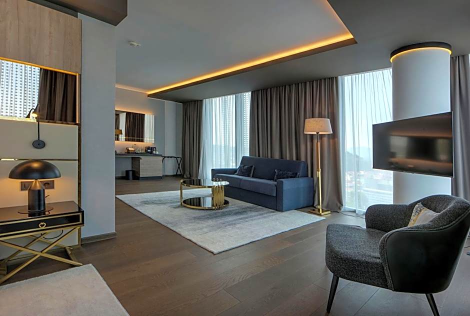 Grand Plaza Hotel & Congress Center