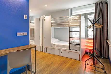 Private 4-Bunk Beds Room