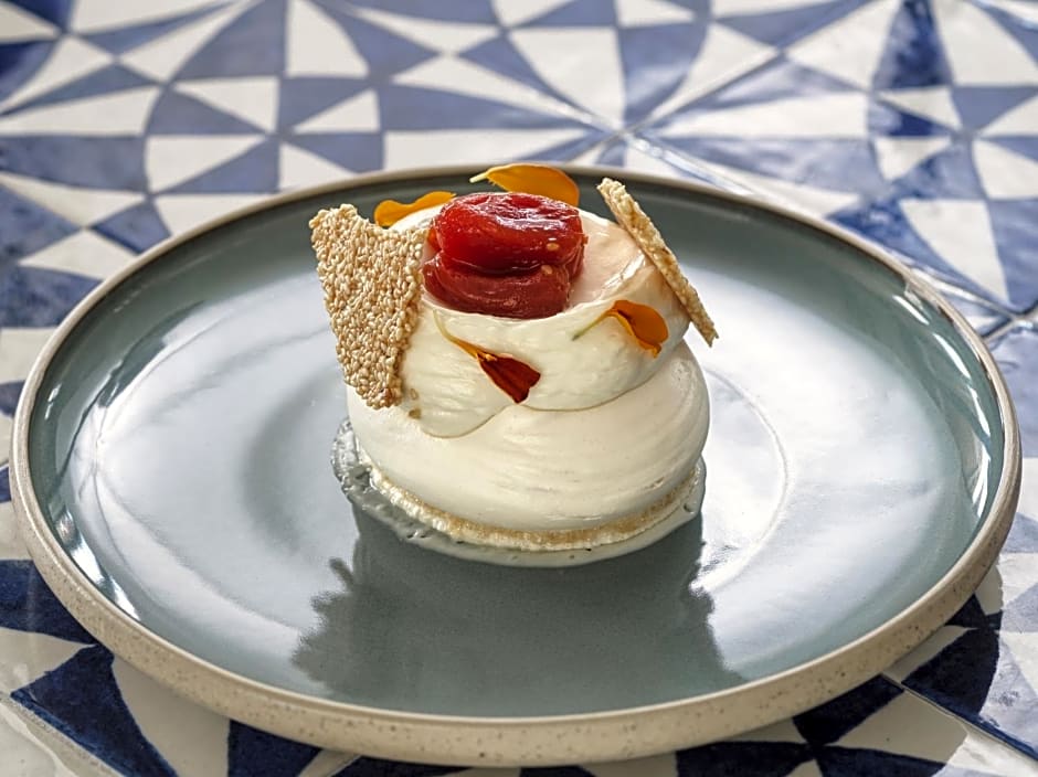 Minois Sugarcube Suites