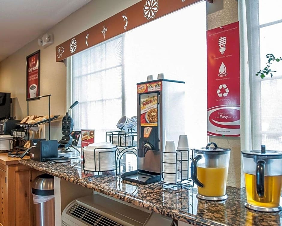 Econo Lodge Inn & Suites Santa Fe