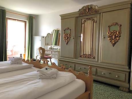 Three-Bedroom Apartment with Balcony