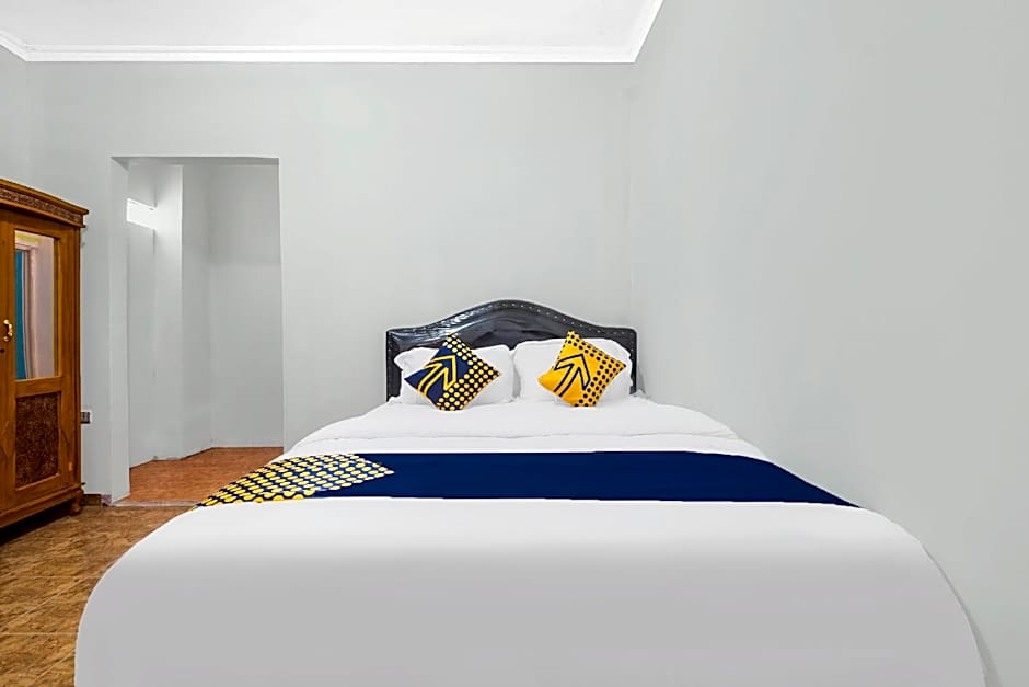 OYO Life 2412 Mandala Residence