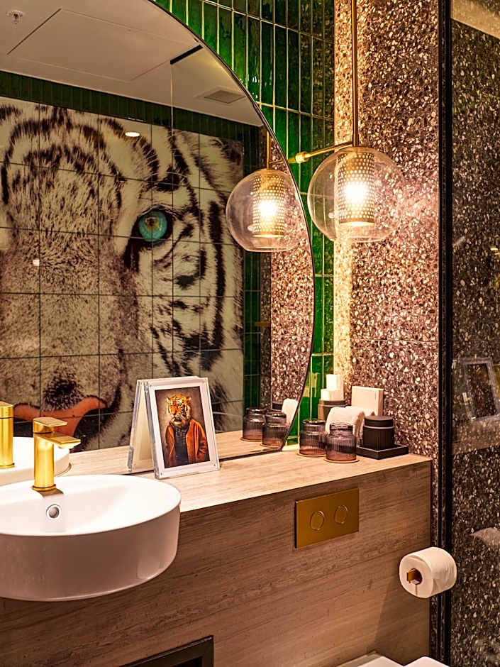 The Motley Hotel Richmond, Tapestry Collection by Hilton