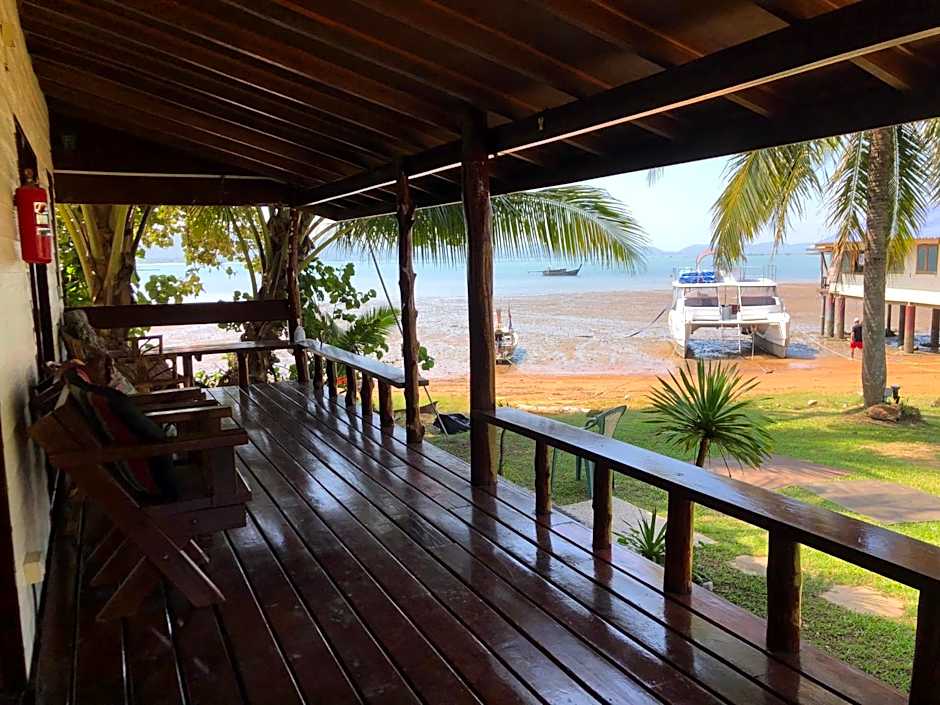 Photo 1 of 9 of Bungalow, Beachfront