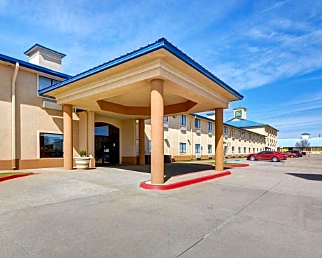 Quality Inn & Suites Wichita Falls I-44