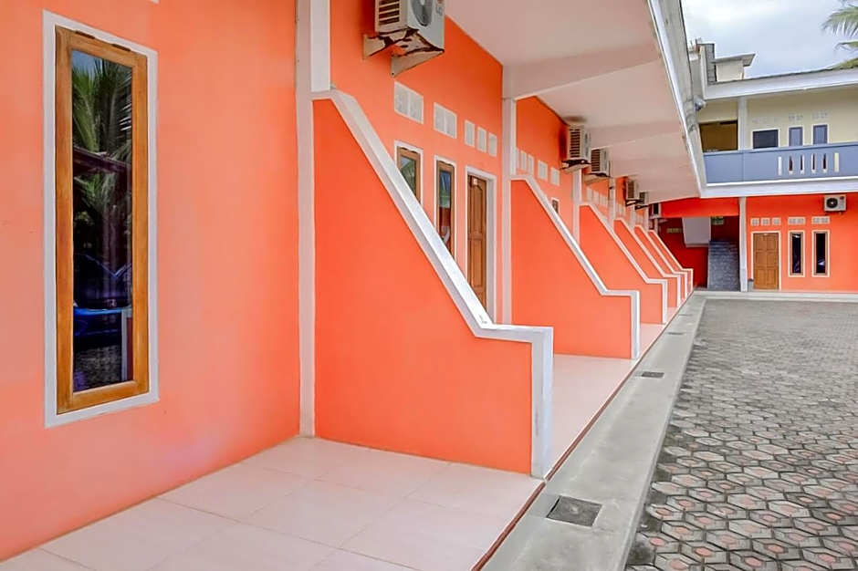 RedDoorz near Pamugaran Beach Pangandaran