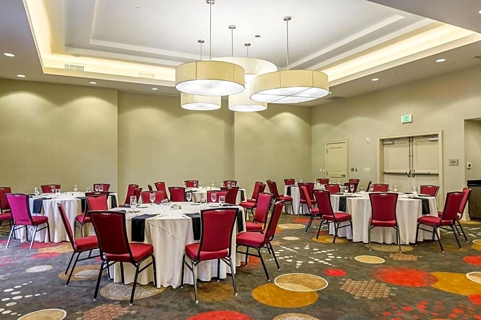 Embassy Suites by Hilton Newark Airport