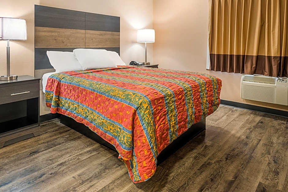 Knights Inn Grand Rapids East