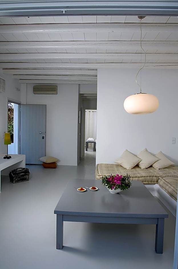 Kapetan Tasos Suites