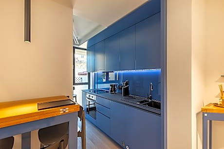 Brick Court - Apartment with Terrace