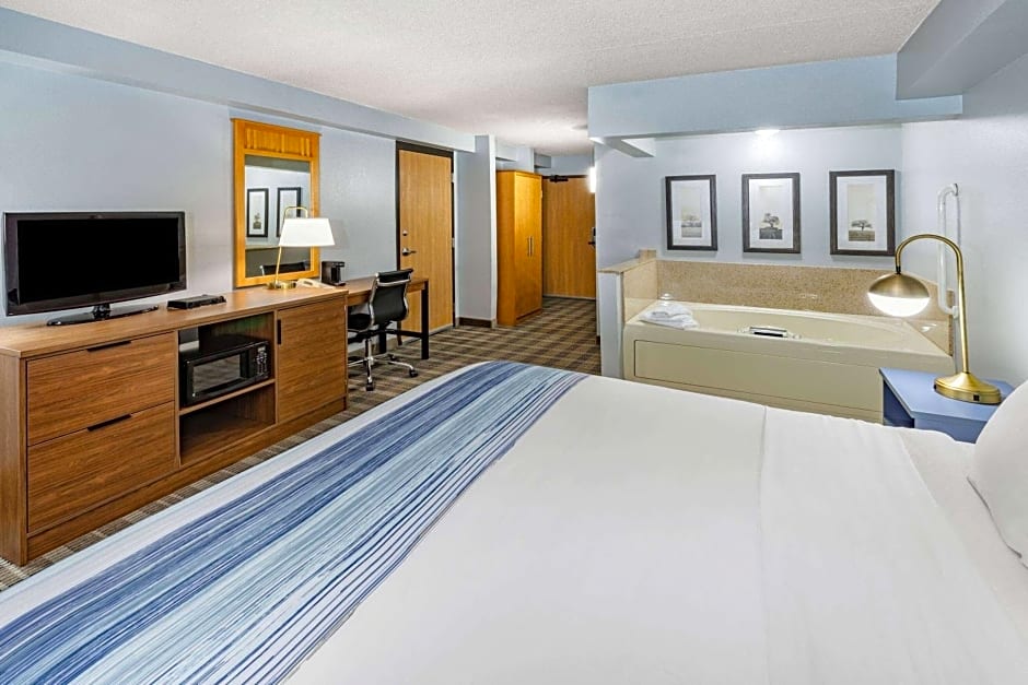 AmericInn by Wyndham Sayre