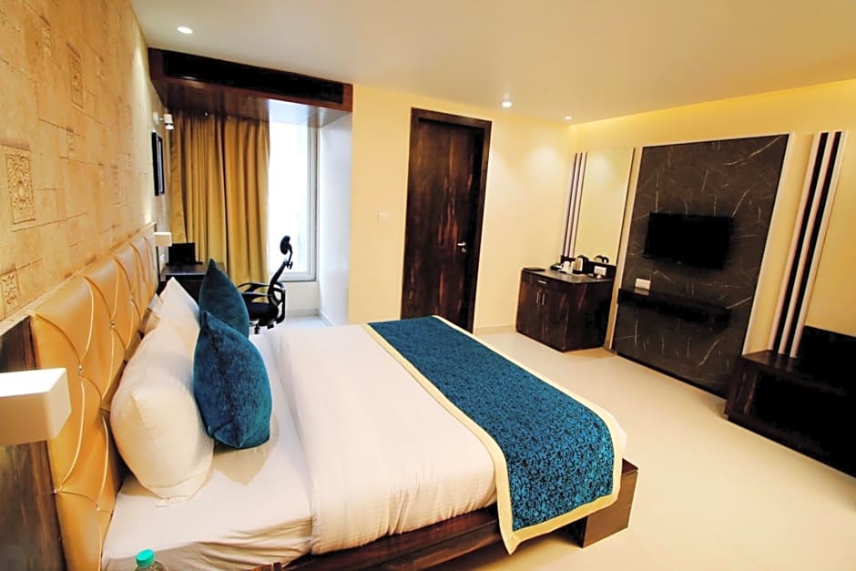 Pinnacle by Click Hotels, Lucknow