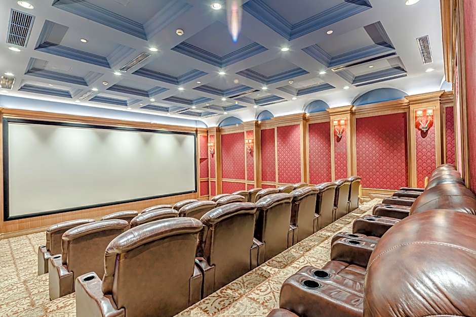 Yin Run Jin Jiang Castle Hotel